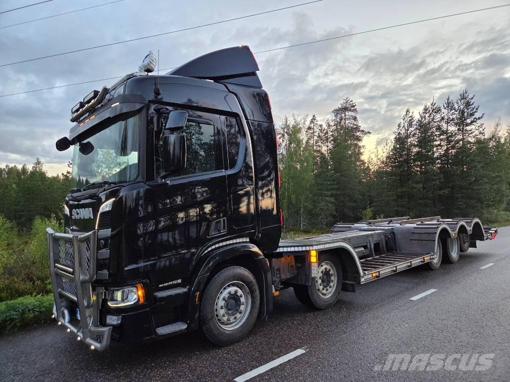 Scania R 450 Forest machine transport trucks