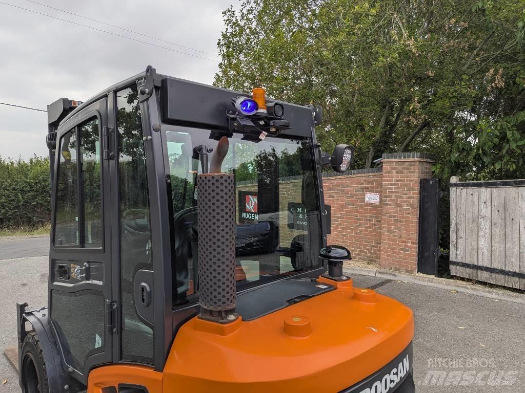 Doosan D 35 C-9 Diesel trucks