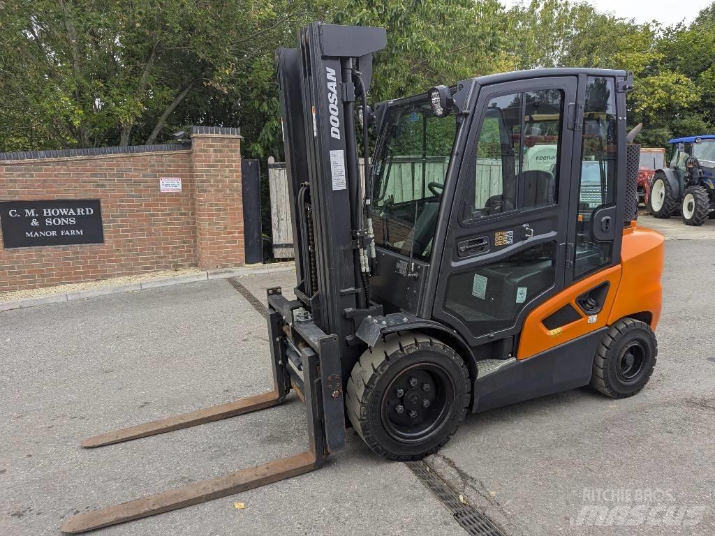 Doosan D 35 C-9 Diesel trucks