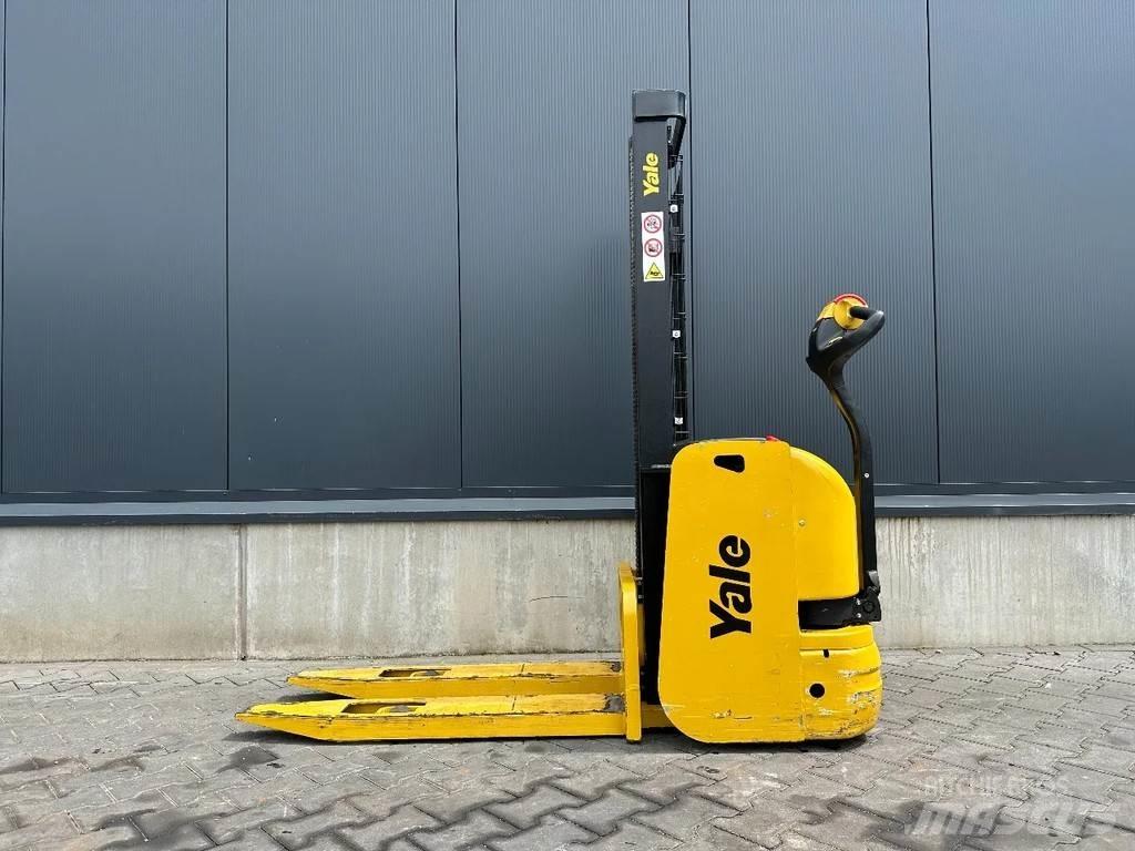 Yale MS 10E-2860 Pedestrian stacker