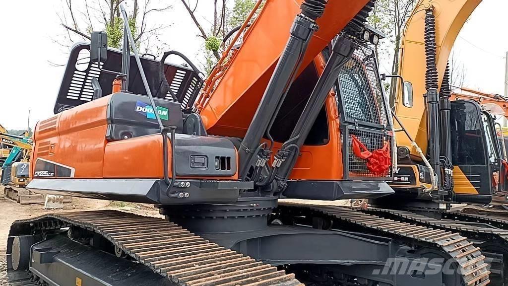 Doosan 225 LC-9 Crawler excavators