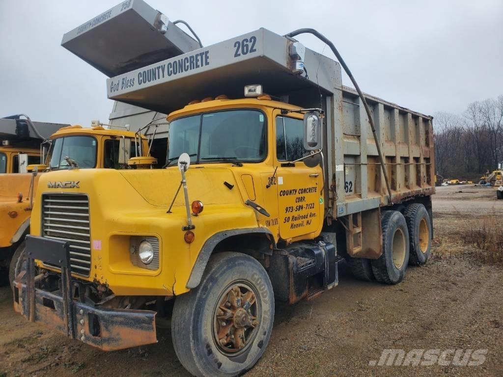 Mack DM690SX Tipper trucks