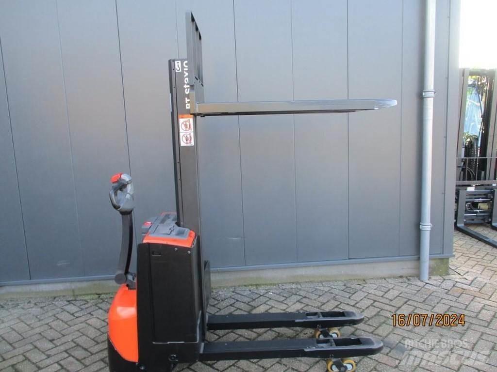 BT SWE 080L Pedestrian stacker