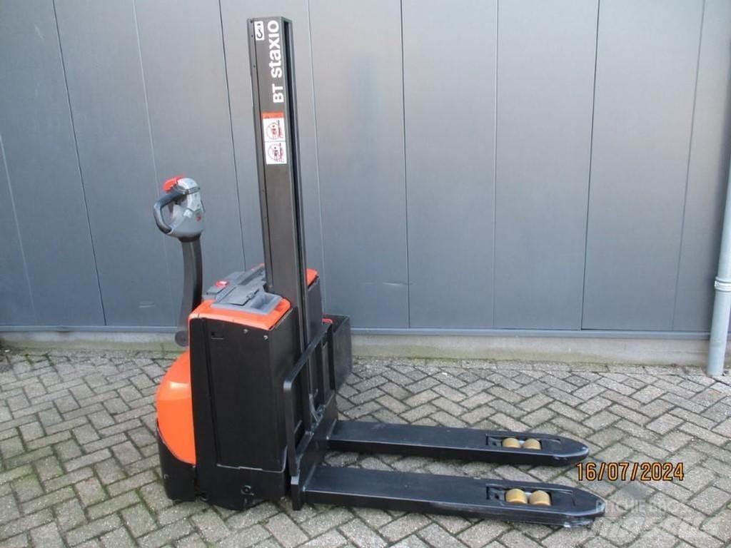 BT SWE 080L Pedestrian stacker