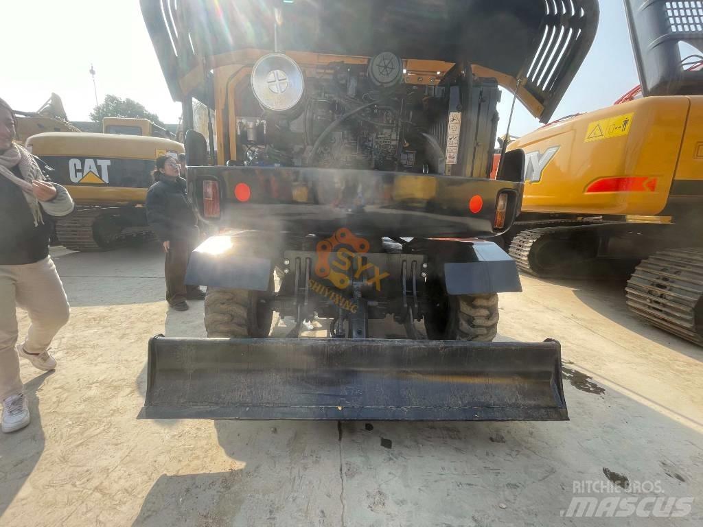 Hyundai 60 W VS Wheeled excavators