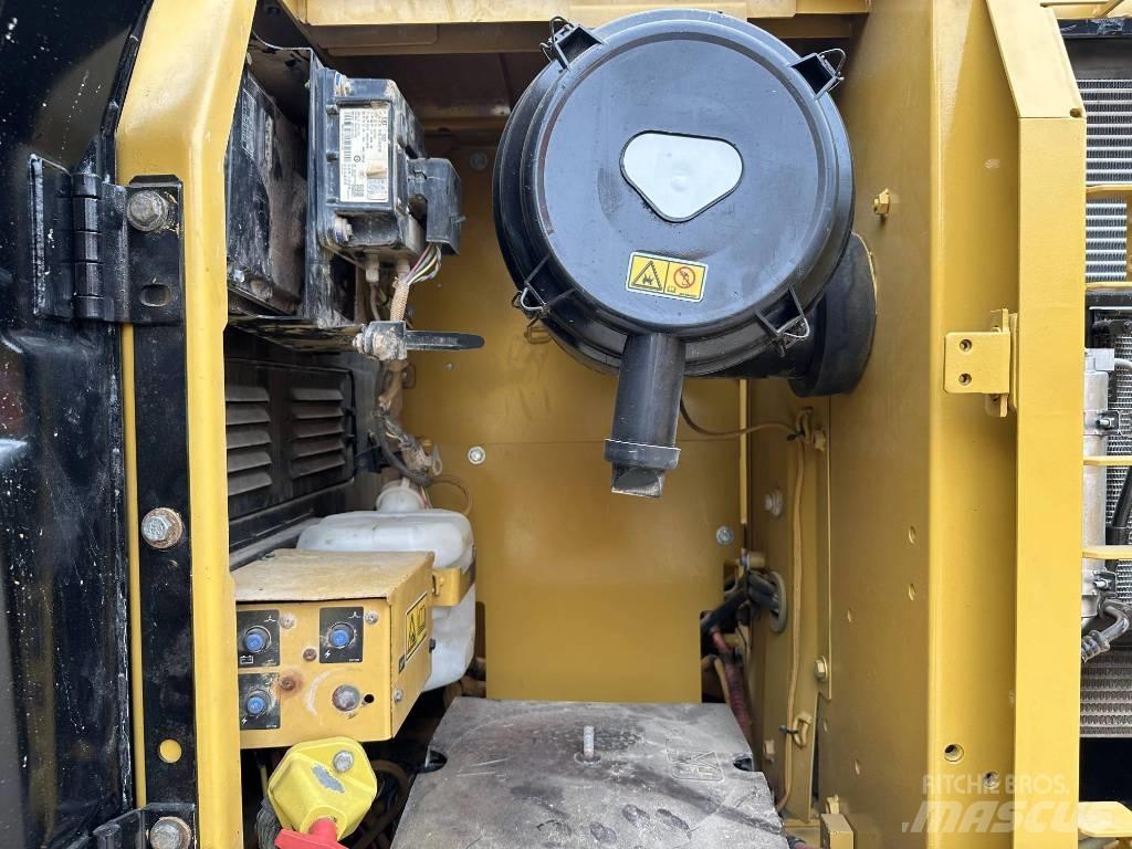 CAT 320D2 Crawler excavators