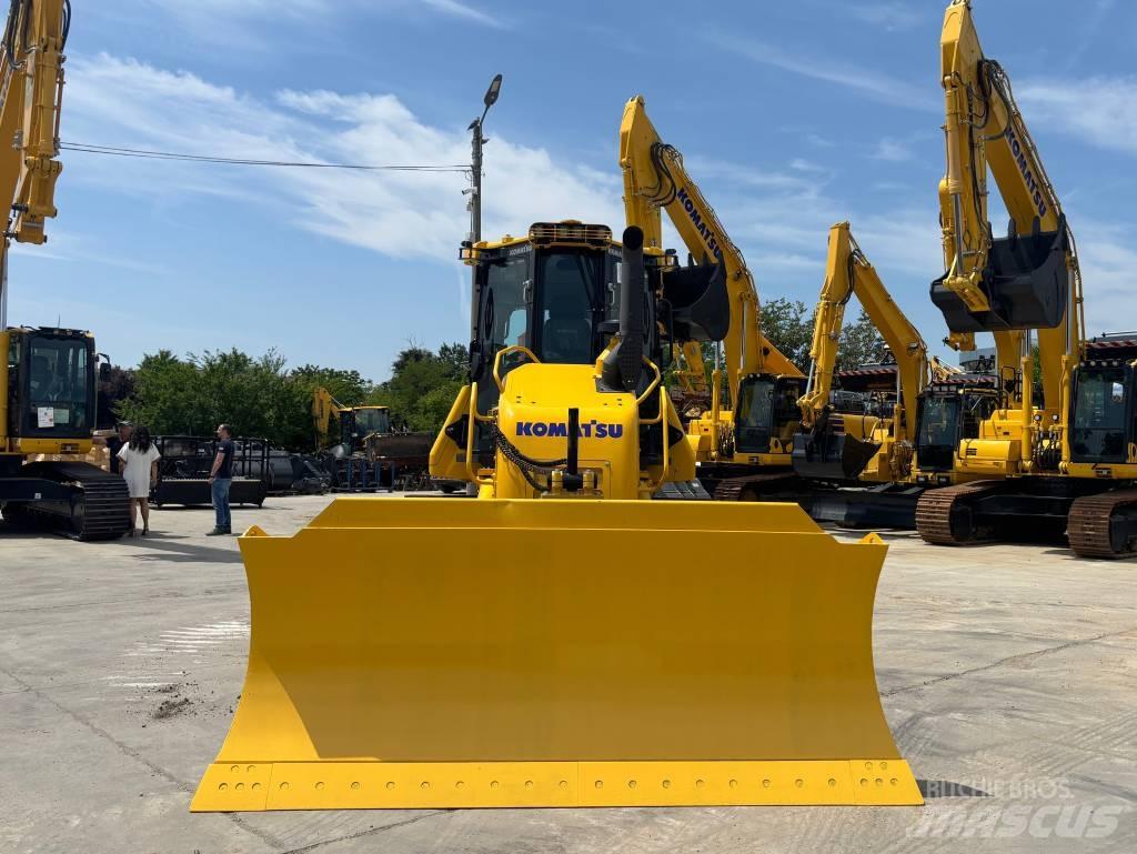 Komatsu D61EX-24E0 Crawler dozers
