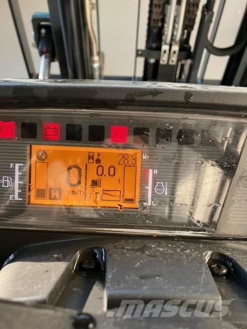 Mitsubishi FD25N3 Diesel trucks