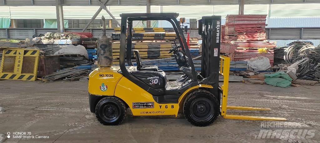 Komatsu FD 30 T-14 Diesel trucks