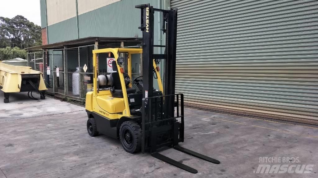 Hyster H2.5XT LPG trucks