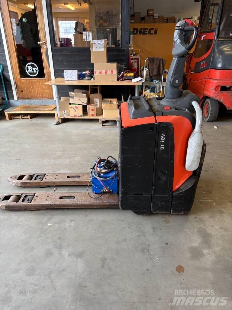 BT LPE 200 Low lifter with platform