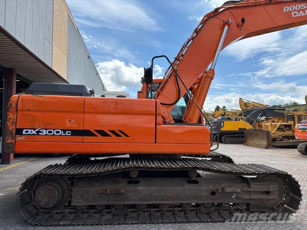Doosan DX 300 LC Crawler excavators