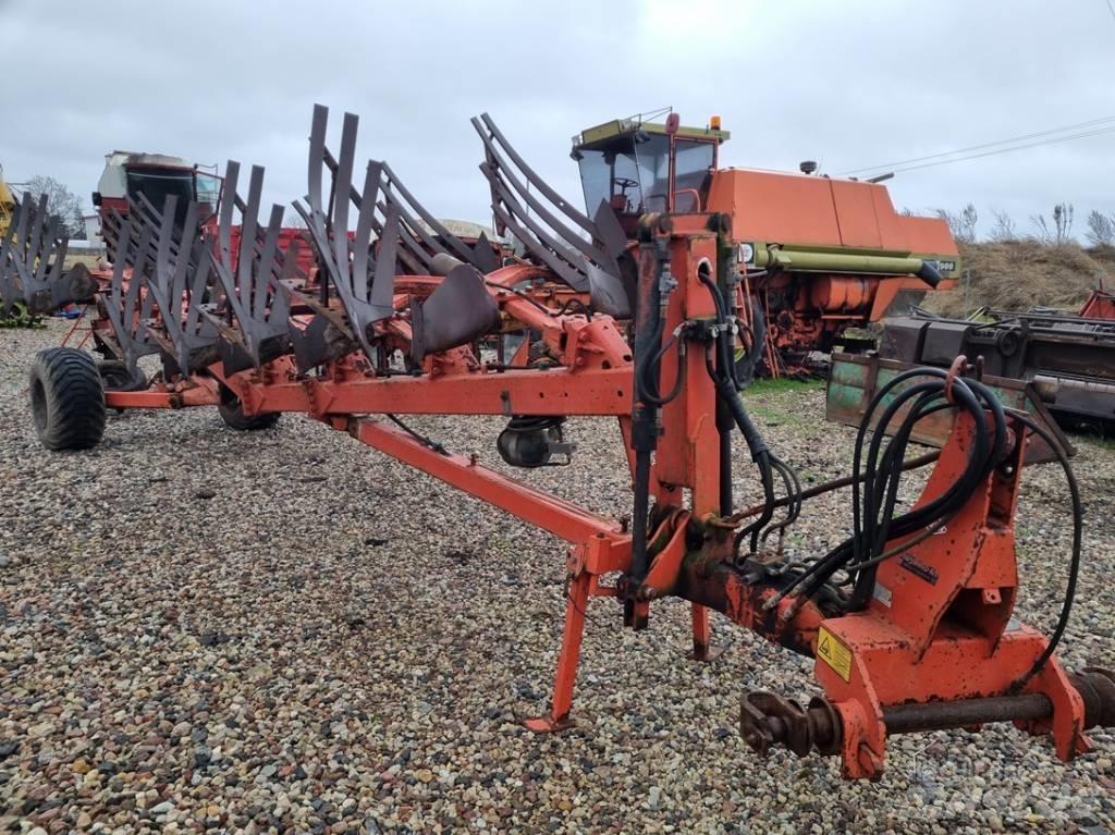 Kuhn Manager 6 Reversible ploughs