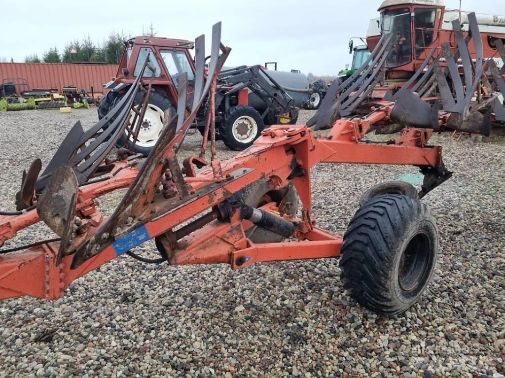 Kuhn Manager 6 Reversible ploughs