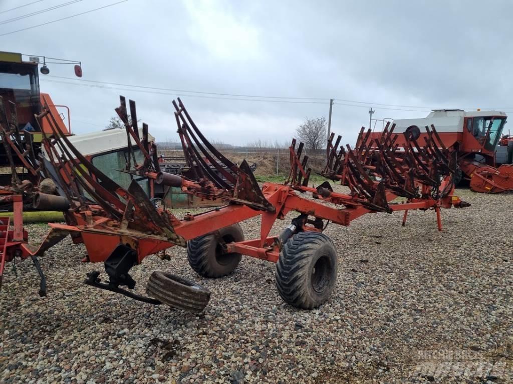 Kuhn Manager 6 Reversible ploughs