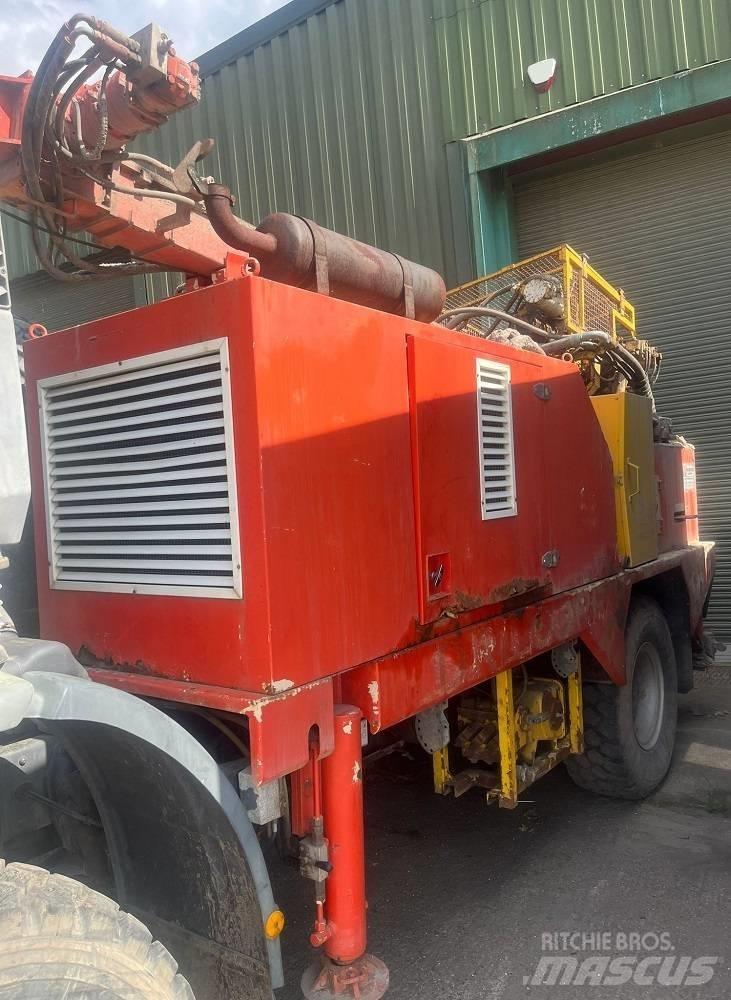Massenza Mi6 Waterwell drill rigs