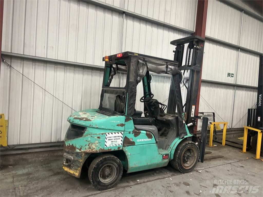 Mitsubishi FD30NT Diesel trucks