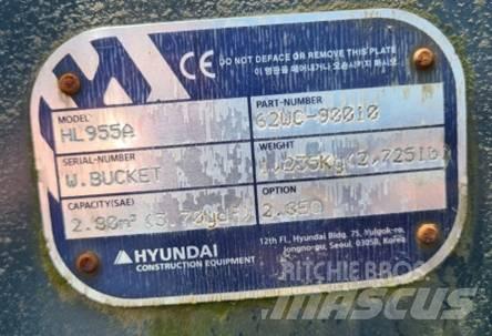 Hyundai HL955A Buckets