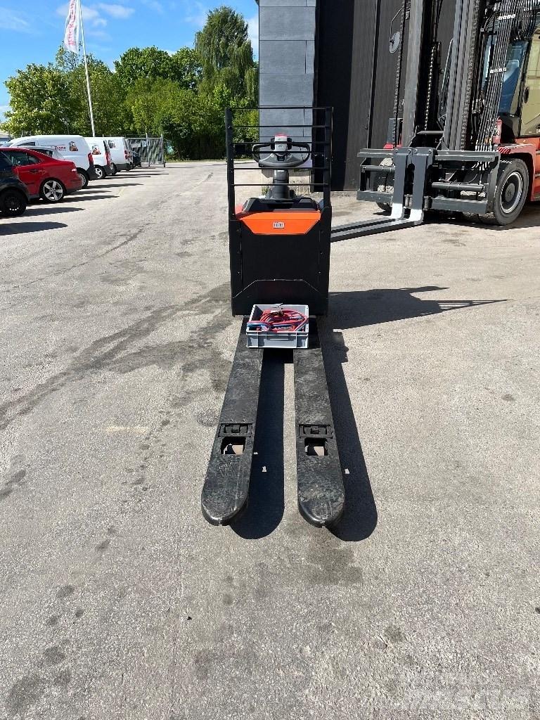 Toyota LPE250 Low lifter with platform