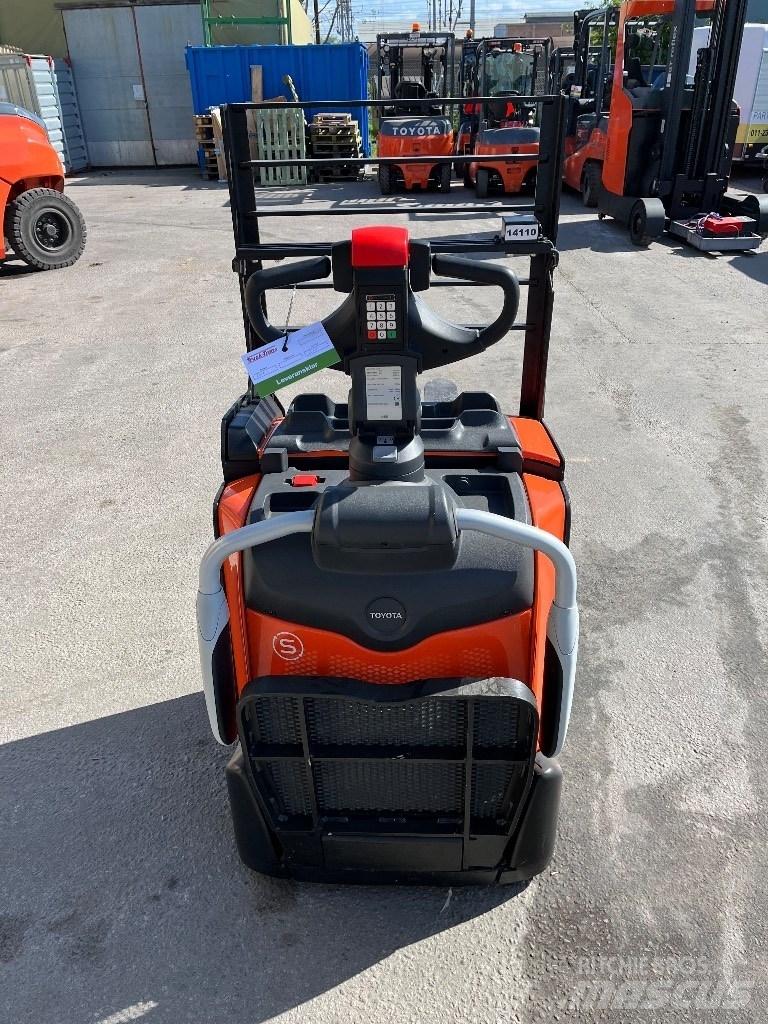 Toyota LPE250 Low lifter with platform