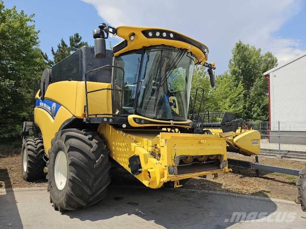 New Holland CX8.70 Combine harvesters