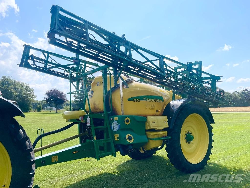 John Deere 732 Trailed sprayers
