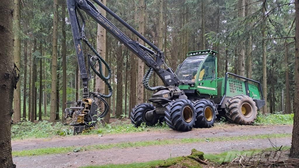 John Deere 1070 D Harvesters