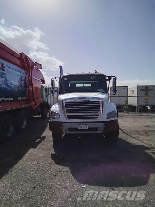 Freightliner M2 Cable lift demountable trucks