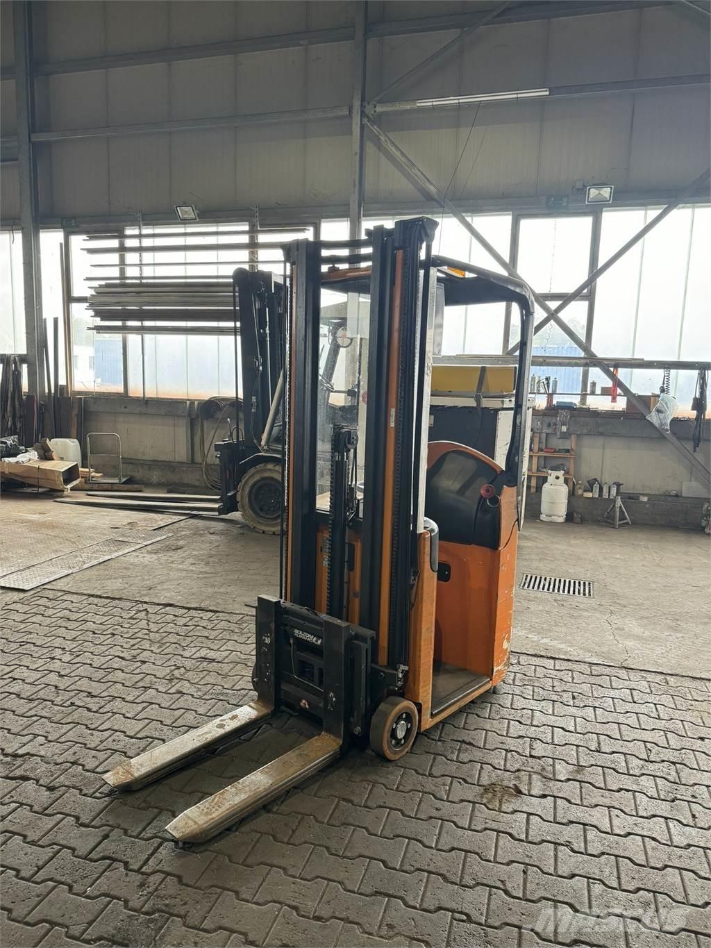 Still ESM10 Self propelled stackers