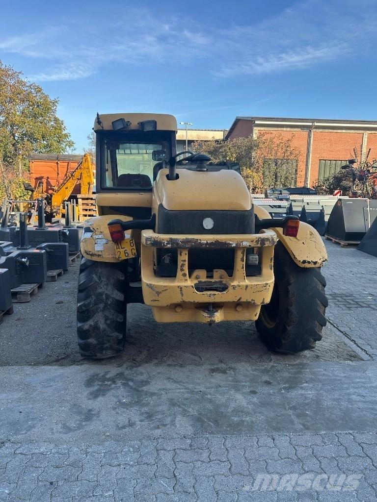 New Holland LM 640 Telehandlers for agriculture