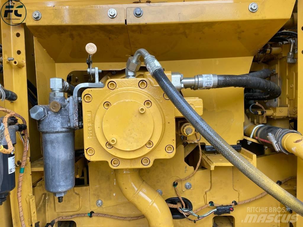 CAT 320 Crawler excavators
