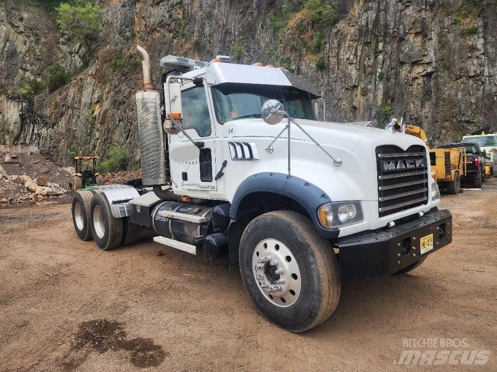 Mack GU713 GRANITE Chassis Cab trucks