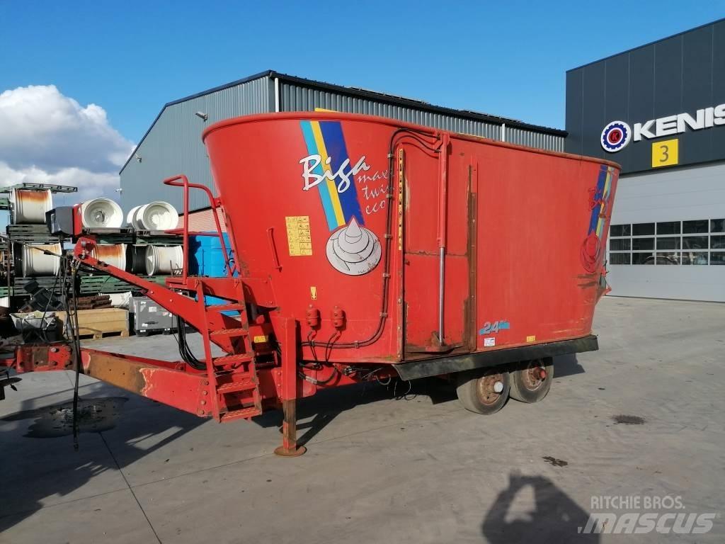 Peecon 24m³ Mixer feeders