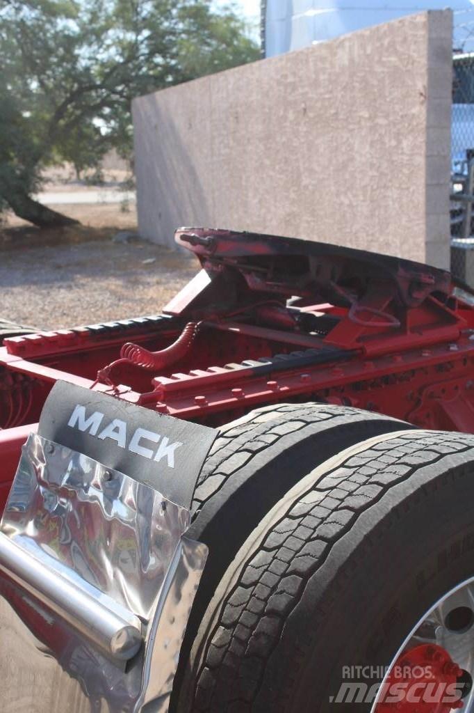 Mack Anthem Tractor Units
