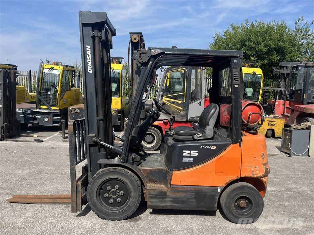 Doosan G25E-5 LPG trucks