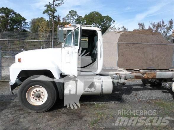 Mack DM600 Construction - Others