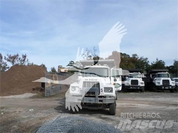 Mack DM600 Construction - Others