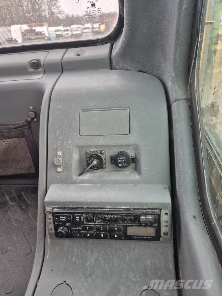 Volvo EW180B Wheeled excavators