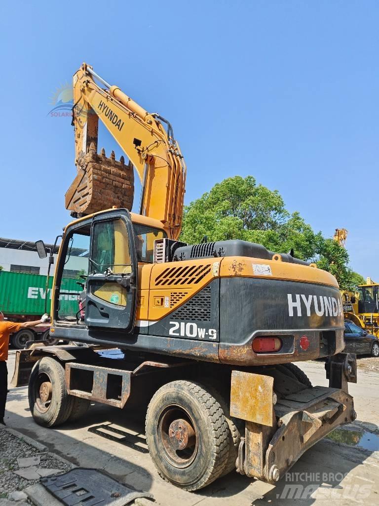 Hyundai R210W-9 Wheeled excavators