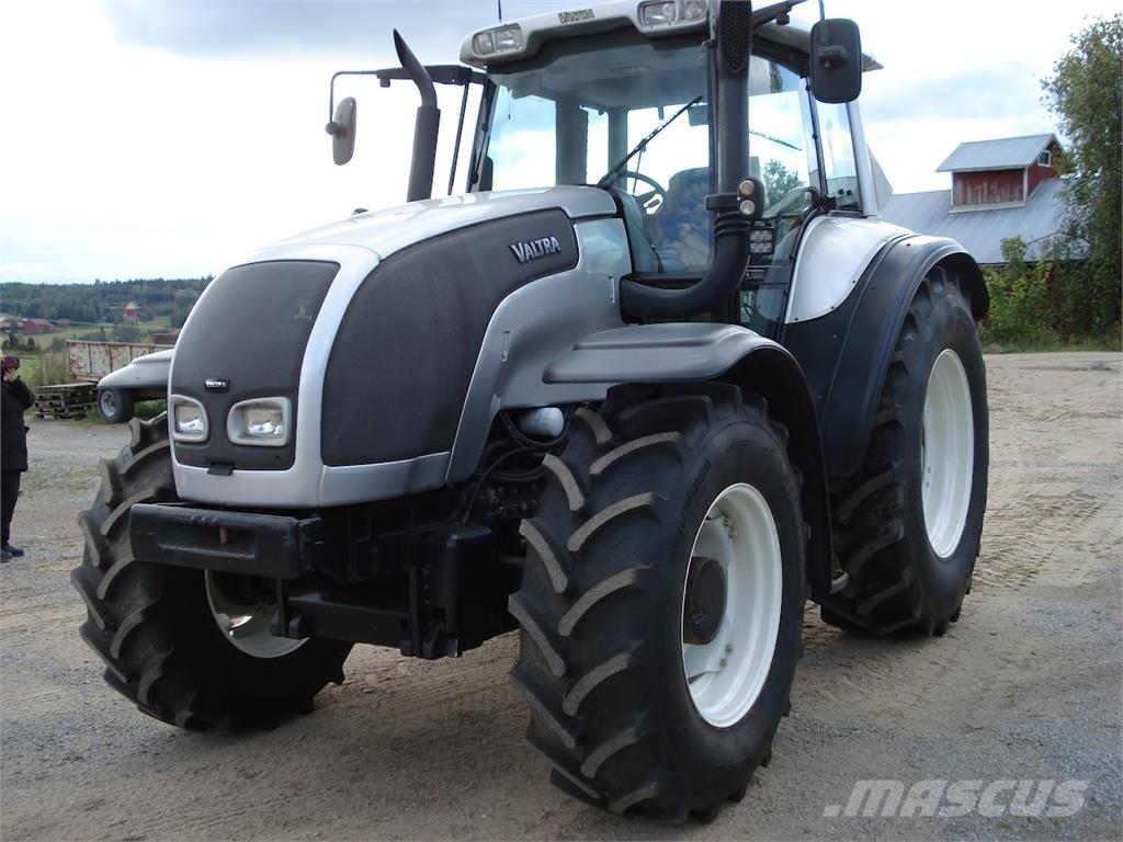 Valtra M150-4 Tractors