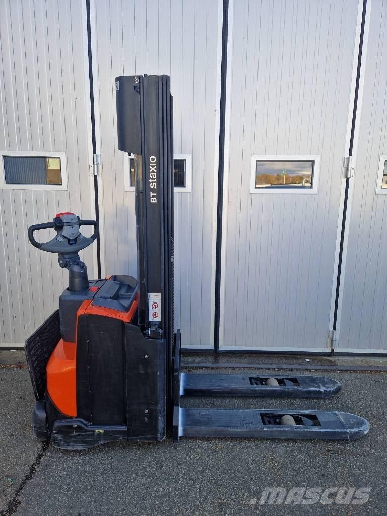 BT SWE 120 L.  57 tim Pedestrian stacker
