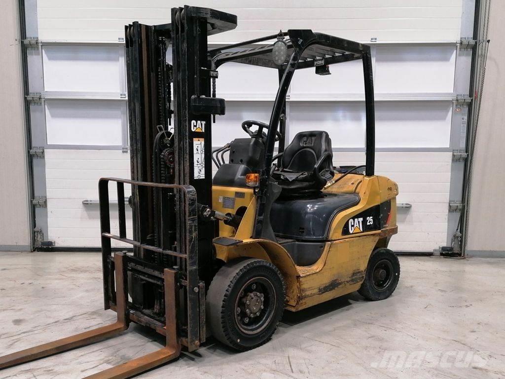CAT GP25N LPG trucks
