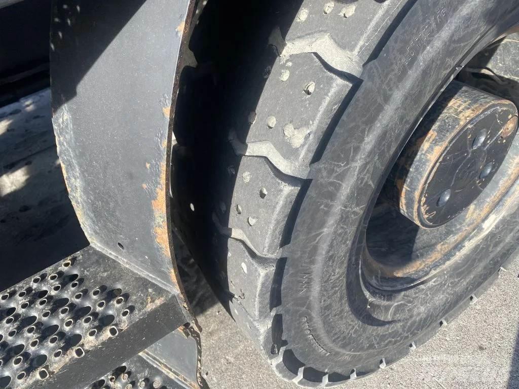 CAT M318F Wheeled excavators