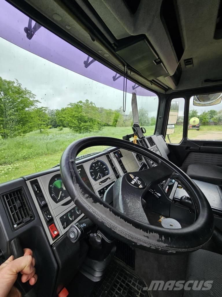 MAN F 2000 Tractor Units