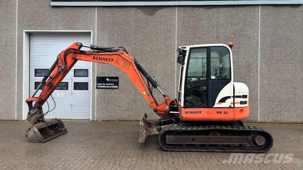 Schaeff HR 32 Midi excavators  7t - 12t