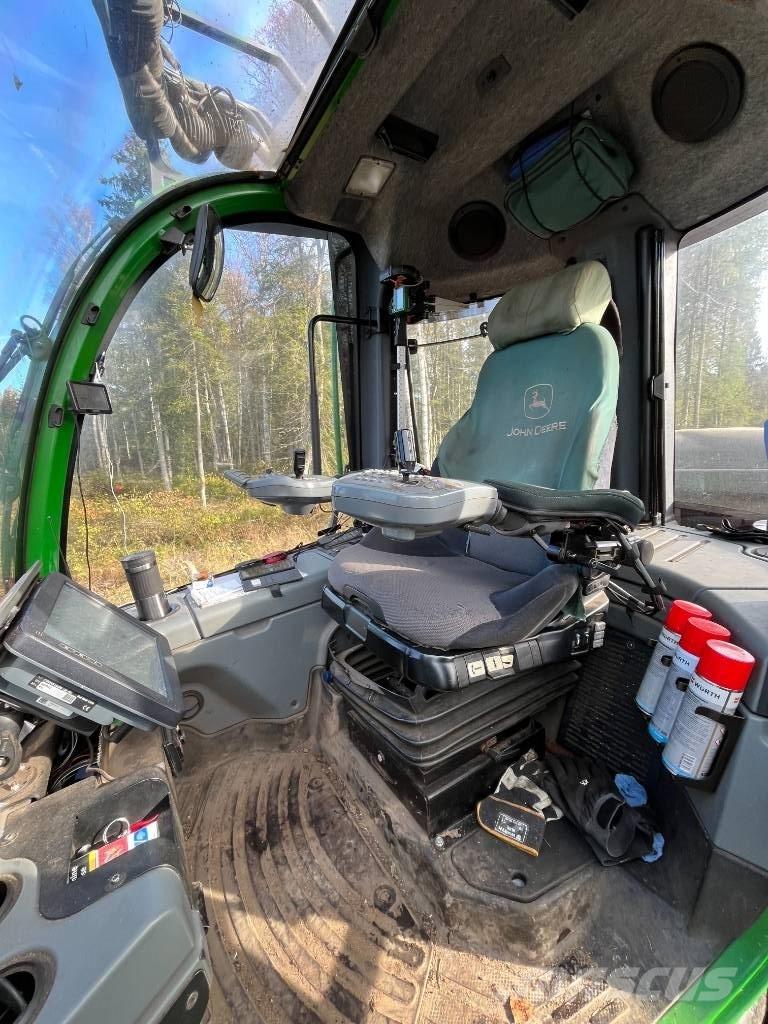 John Deere 1270G 8W Harvesters