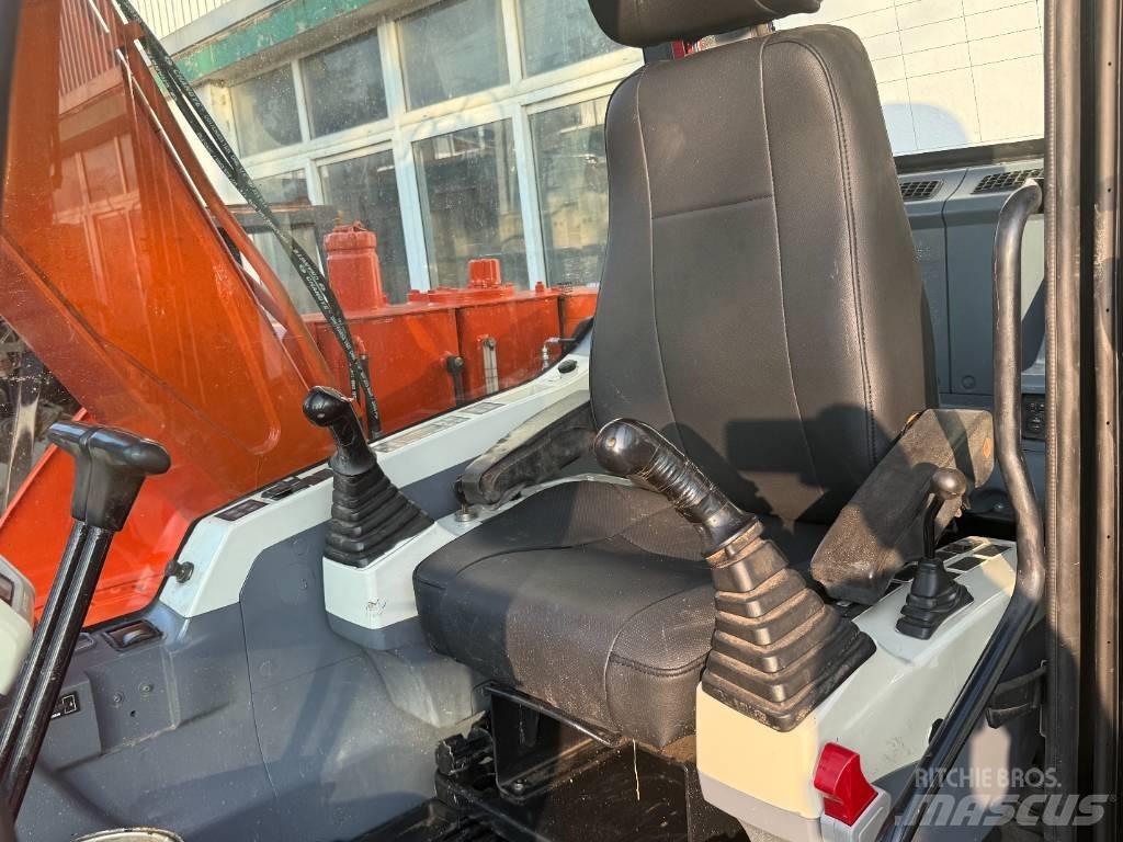 Doosan DX 75 Crawler excavators