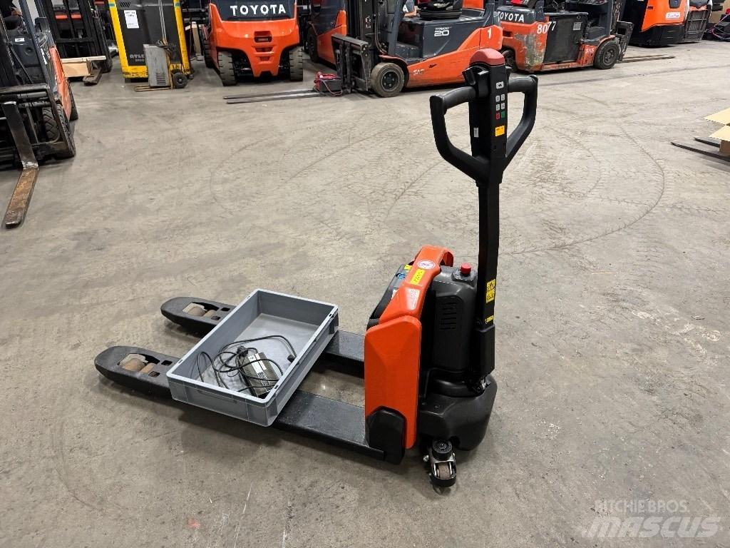 Toyota LHE130 Low lifter