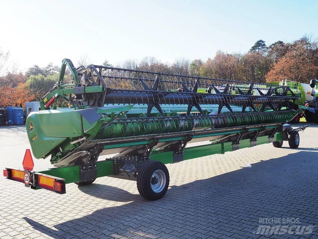 John Deere S780 + 730X Combine harvesters