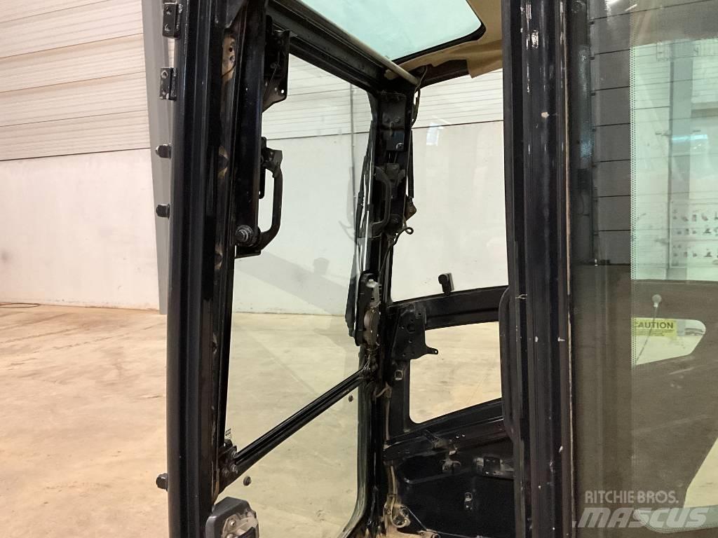 Kubota U 56-5 Cabins and interior